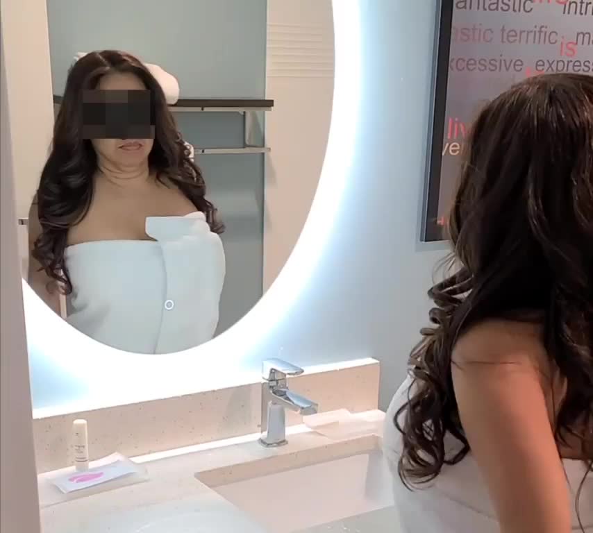 Oops, I dropped my towel : video clip