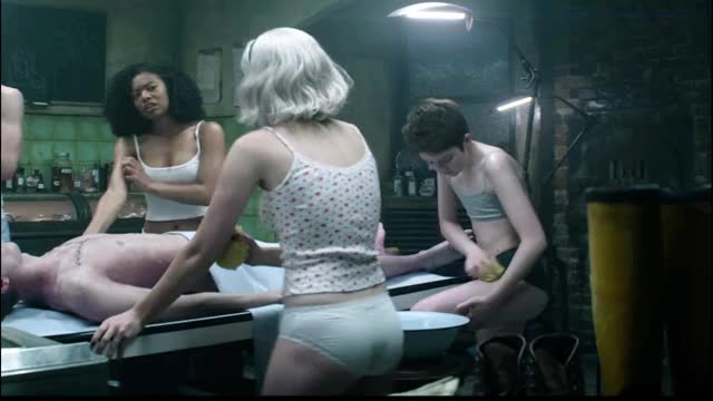 Kiernan Shipka (Sabrina) : video clip