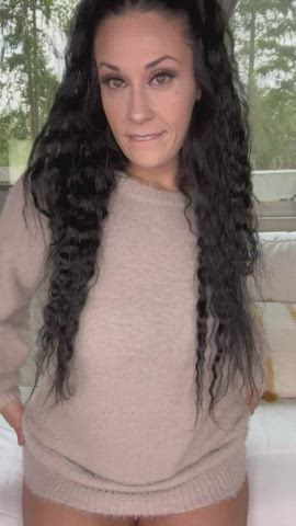 I love showing off my curves & natural titties : video clip
