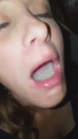 A couple messaged me a few nights ago. We met at an adult store and i unloaded a massive load in his wife’s mouth. Her reaction was priceless as her mouth was too full and she was having a hard time trying to swallow it all. He finally sent me part o : video clip