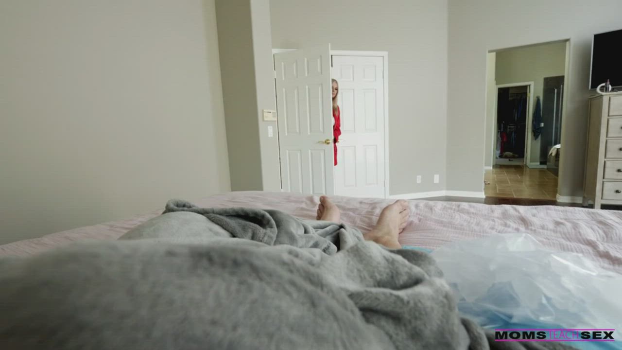 Step Mom Lingerie Show For Her Injured Son : video clip
