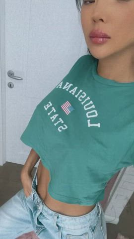 Just something about jeans and a tshirt : video clip