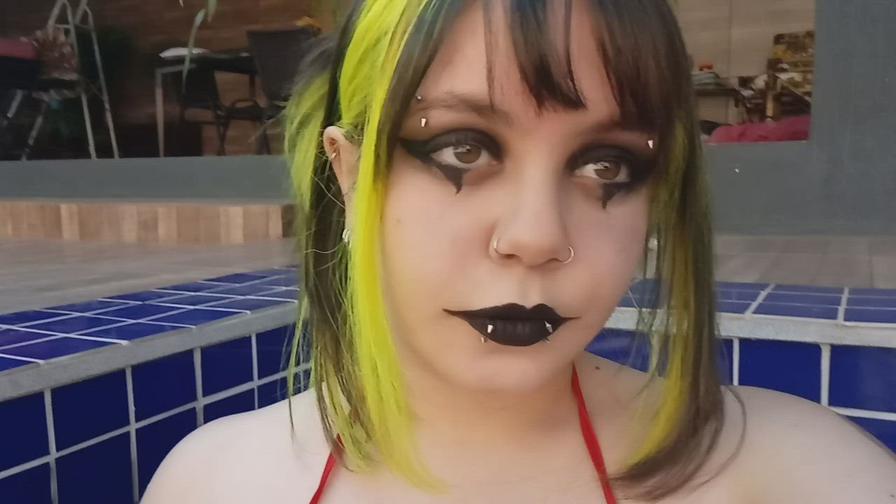 would you fuck me in the pool? : video clip