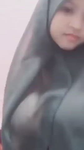Does anyone have the name or more vids? : video clip