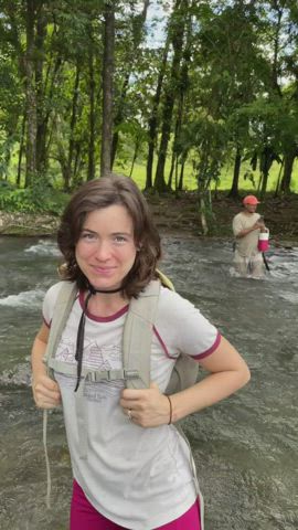 Its such a Rush trying to Flash while my Tour Guide isn't Looking [GIF] : video clip