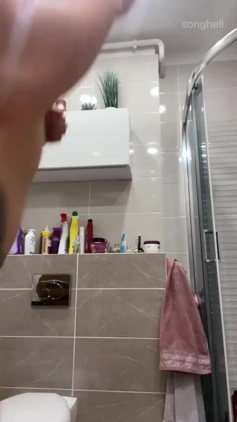 Im 19 years old but I can fuck like a pro ! : video clip