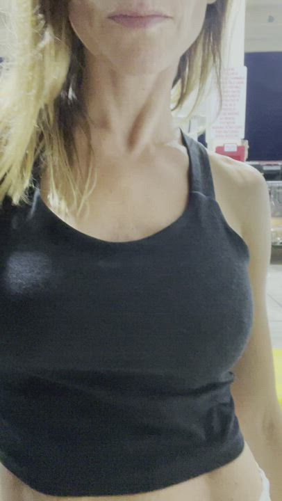 Pay at the pump😉 [GIF] 45 Female : video clip