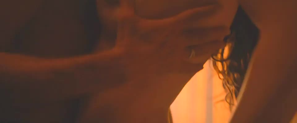 Emma Mackey - Nude debut in 'Eiffel' : video clip