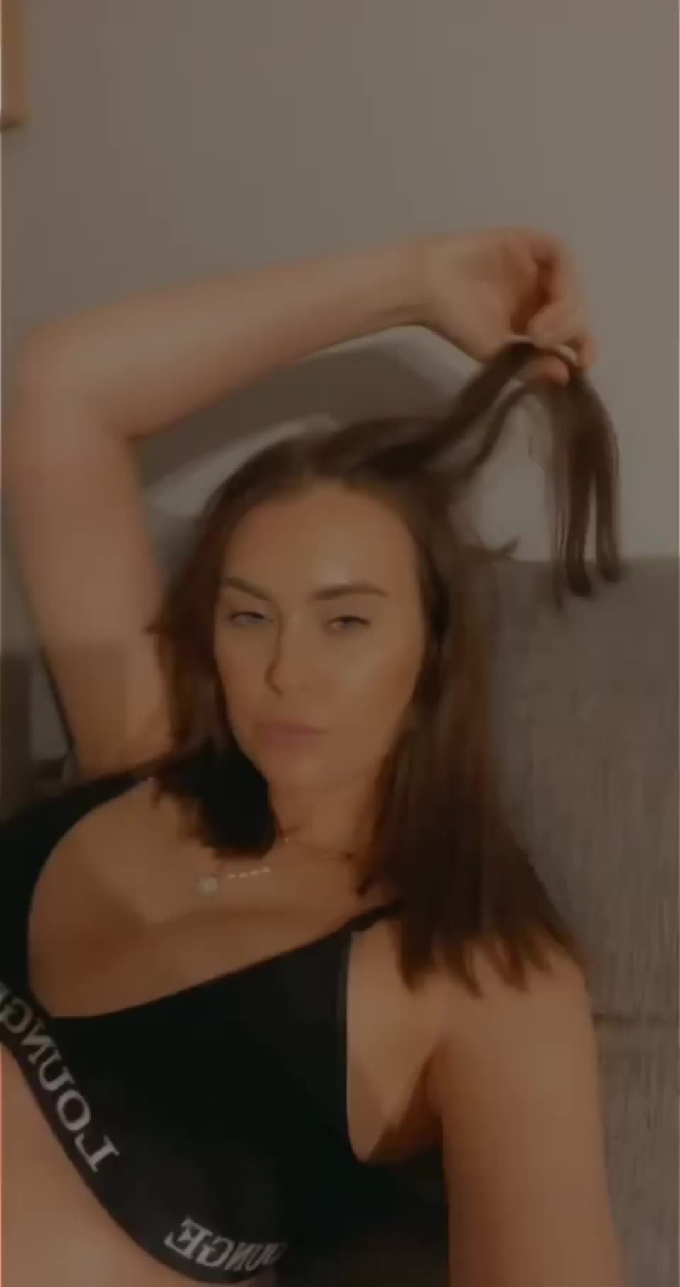 Do you find me attractive? : video clip