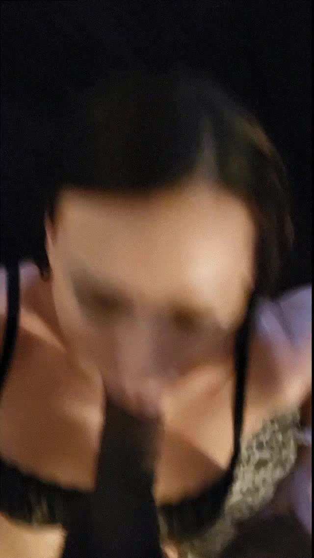 Here I suck and swallow like a good little girl : video clip