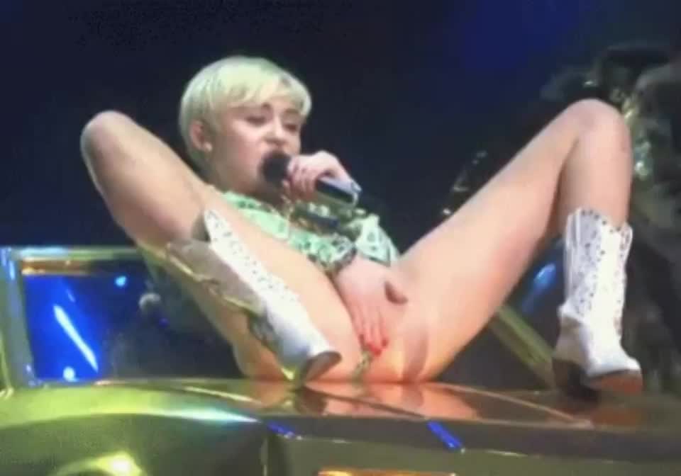 Ruba dub dub Miley - this was posted before- tried to stabilize it : video clip