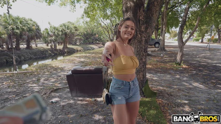 JC Wilds - Wild Chick Hops on The Bus (60fps) : video clip