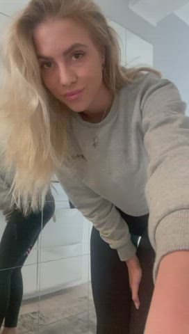 raise your hands if you're in petite asses in leggings :) : video clip