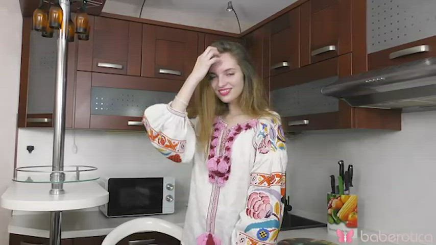 Hot and sexy, Miss Ukraine – The lovely Vika Lita comes to play with us : video clip