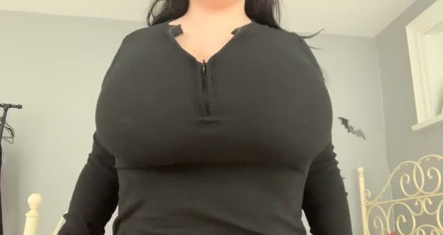 Slowly unzipping OC : video clip