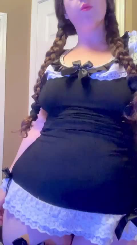 i wish men really would look up my dress : video clip