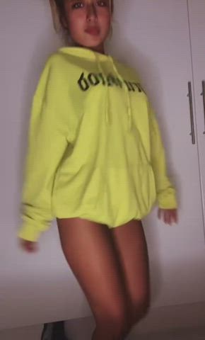 Am I cute enough for you to cum in daddy? : video clip