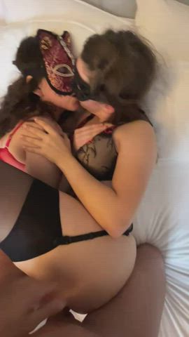 [FMF] She likes to cheer me up when I take hubby’s cock : video clip