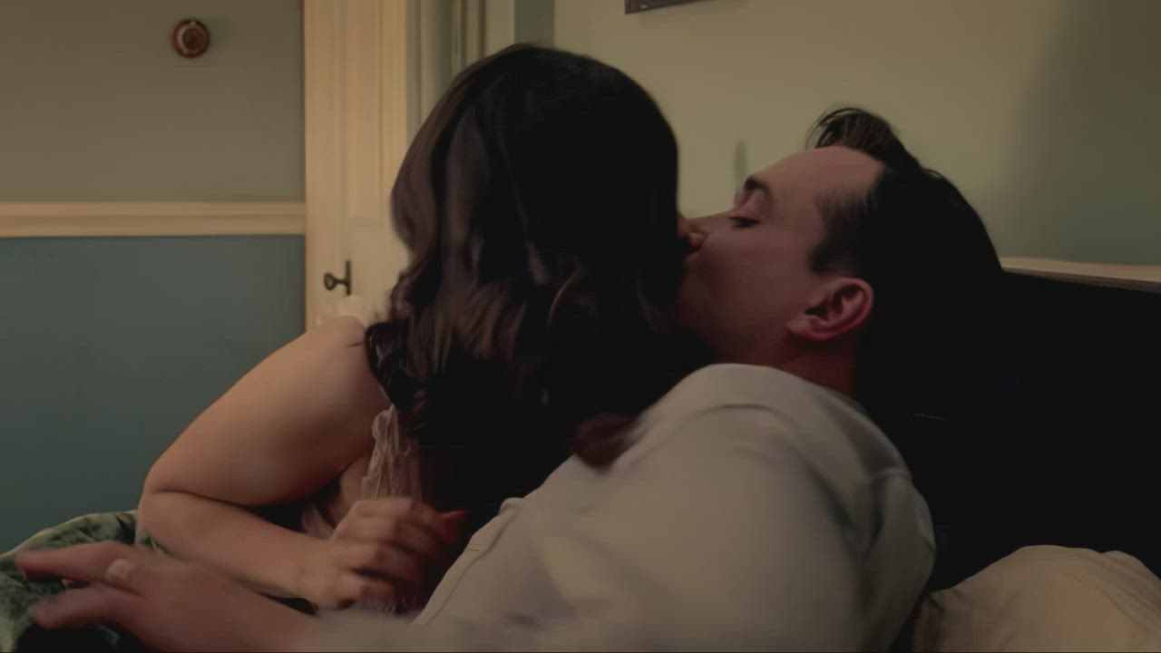Hayley Atwell went braless for this one : video clip