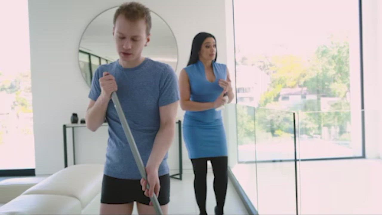MomSwap: Grass Is Greener On The Other Side : video clip