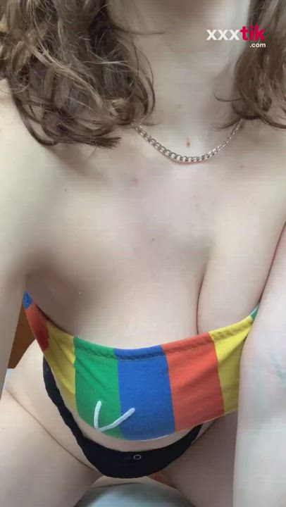 WHY DO BOOBS LOOK SMALLER UNDER CLOTHES? tittydrop : video clip