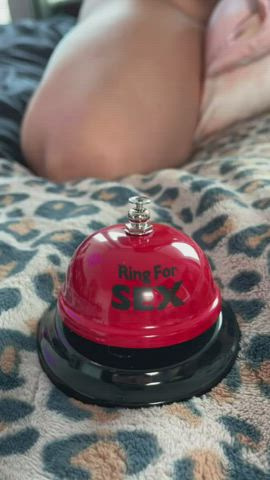 Watching Hentai and Getting Her Pussy Eaten : video clip