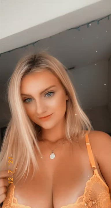 Laundry day 🥰 just saying hi! : video clip