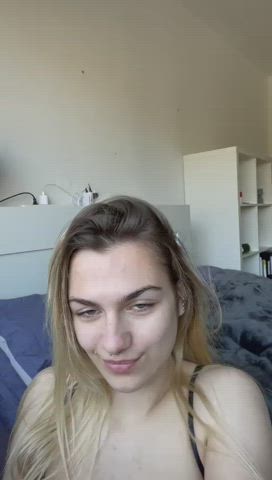 Anyone gonna suck on my titties?😫 : video clip