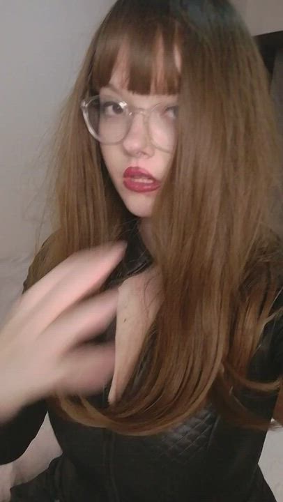 If you want to masturbate right now, here is my naughty body : video clip