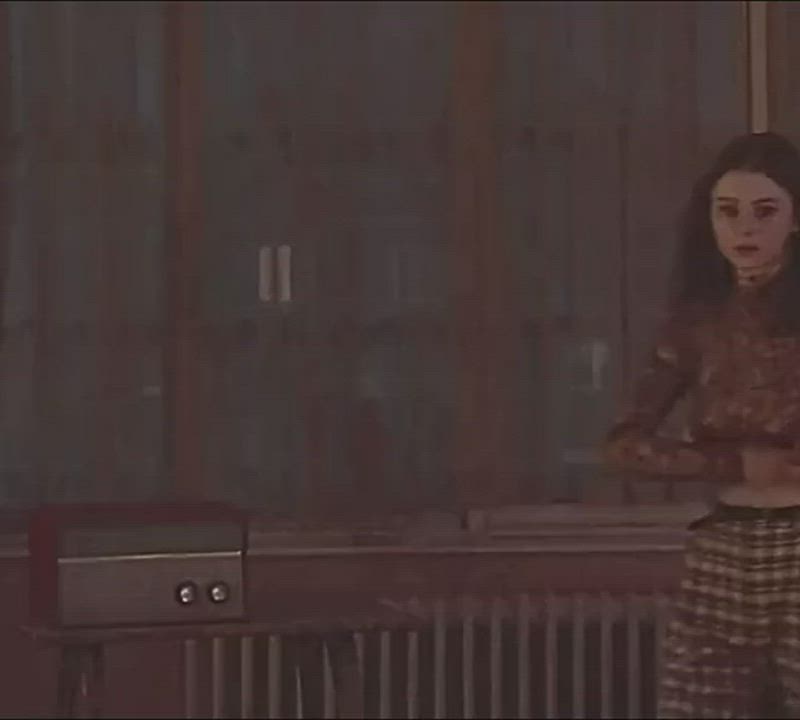 Thomasin McKenzie's tits have me abusing myself : video clip