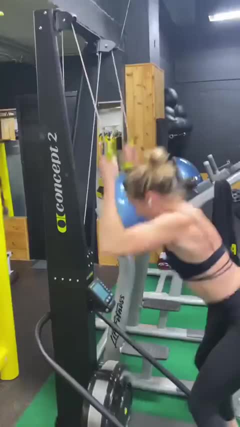 Shantel VanSanten In Yoga Pants : video clip