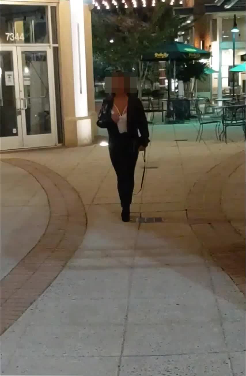 A naughty stroll : video clip