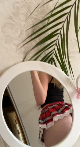 Big ass in a small skirt : video clip
