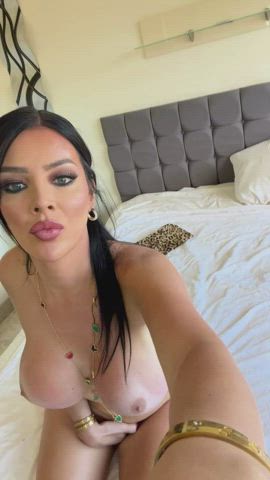 Mature mommy for breakfast, i hope your’e hungry : video clip