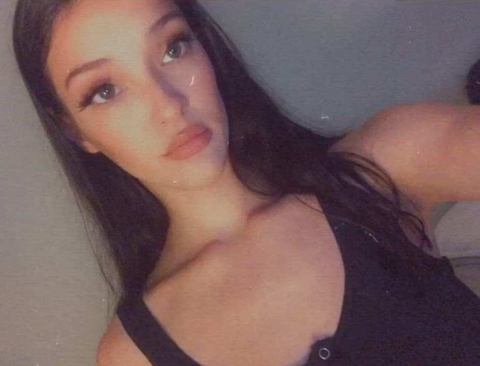 I’ll bounce my 18 year old perky boobs for you any day 🥰😘 : video clip
