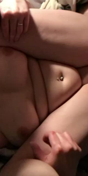 Exploding all over her tits : video clip