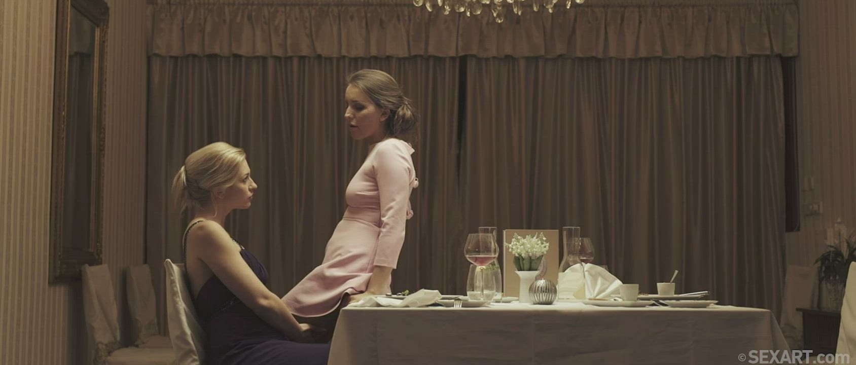 Dinner Time! Enjoy Girls! : video clip