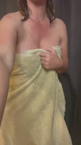 Real curvy school teacher in a towel maybe (sound on) : video clip