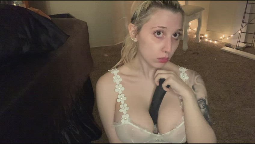 i love sucking cock, but sometimes a good girl needs to train : video clip