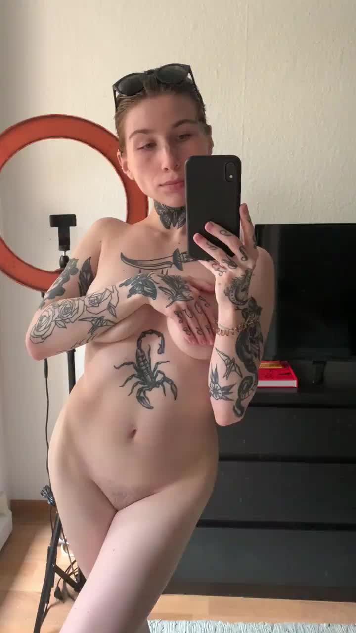 Got curves for days : video clip