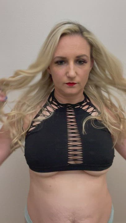 Loving my boobs in this top. 36 DD 37 yo mom : video clip