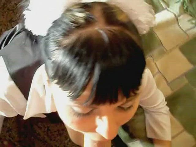 Russian slut really knows how to suck cock : video clip