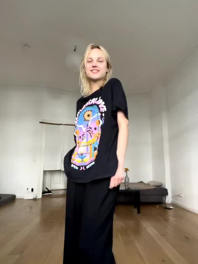I don't wear a bra or panties. And now I'll prove it... : video clip
