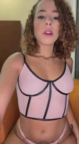 What color should I wear next? : video clip
