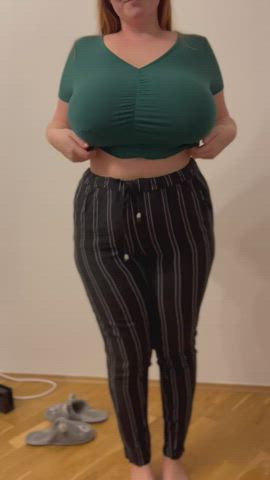 They say redheads have the best titties, let me show you why : video clip