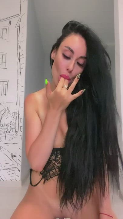 Arrows up if you wanna see my orgasm video : video clip