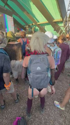 The group of guys behind me all high fived Daddy after he flashed my asshole to them 🙈 : video clip