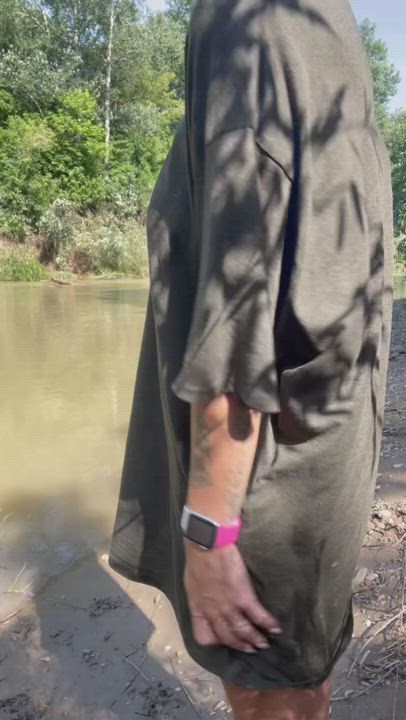 at a picnic with friends. I went to the side to undress for you) : video clip