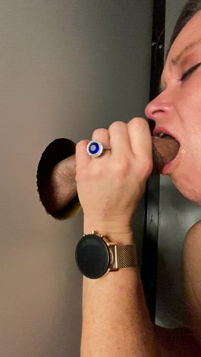 I love giving sloppy gloryhole blowjobs. : video clip