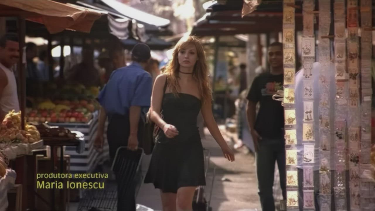 Juicy brazilian actress Rosanne Mulholland showing her top-tier tits, pussy and butt : video clip